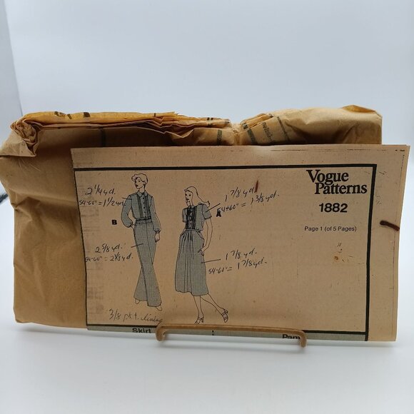 UNCUT Vintage Sewing PATTERN Vogue 1882, Ladies 1979 Blouse Skirt and Pants - Picture 1 of 1